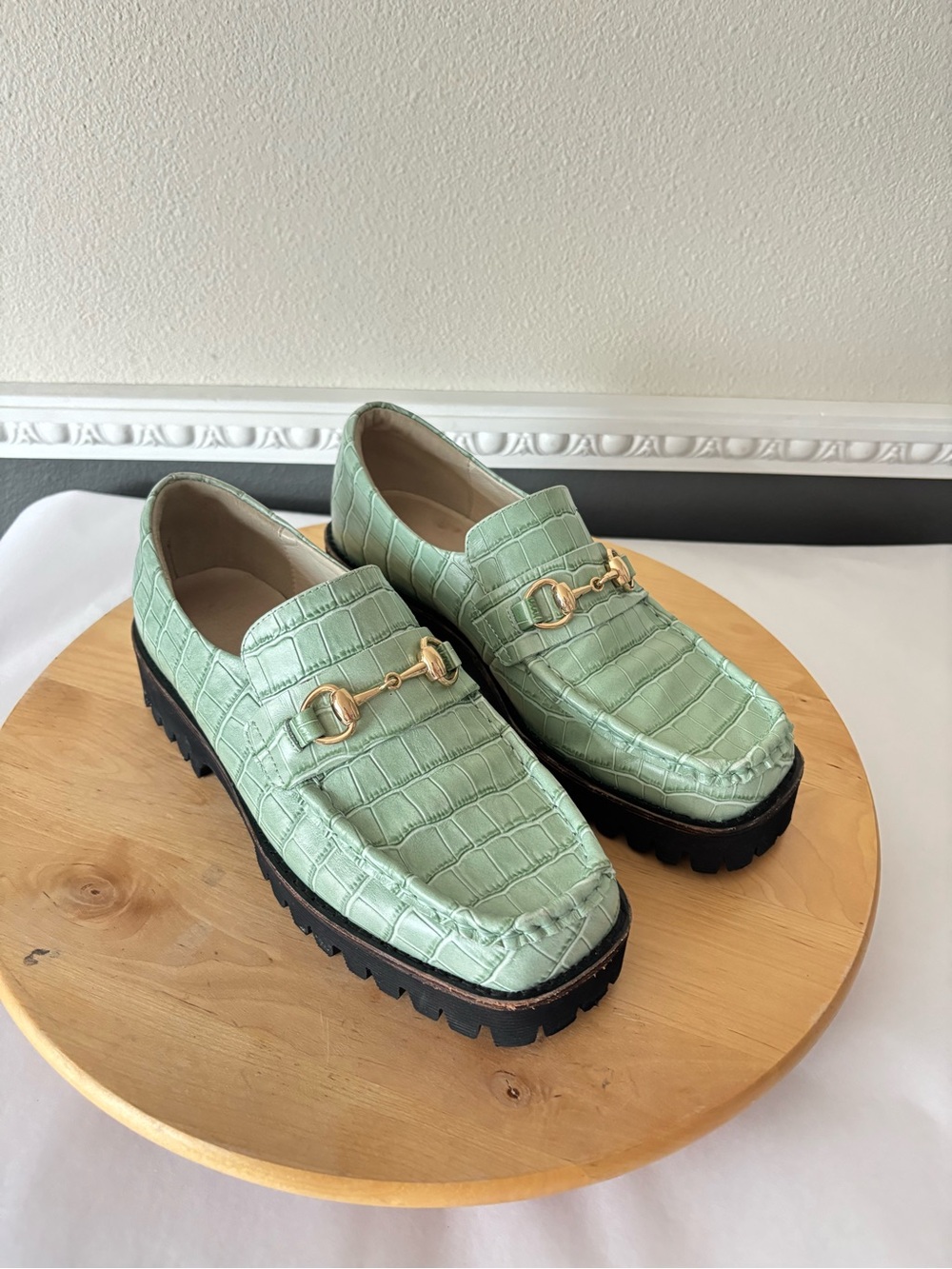 Intentionally Blank Mint Green Croc-Embossed Lug Sole Loafers Size 8